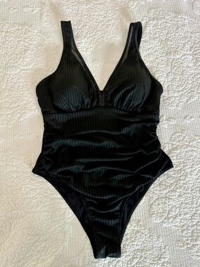 SHEIN Black Ribbed One-Piece Swimsuit